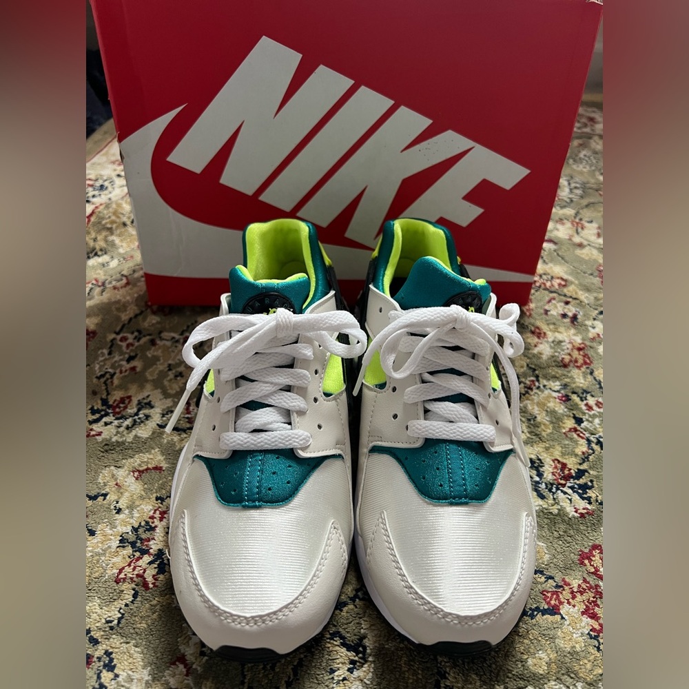 NIKE HUARACHE RUN (GS) Nike Air
Phantom/Volt/Bright Spruce Size Y7 - Picture 7 of 10